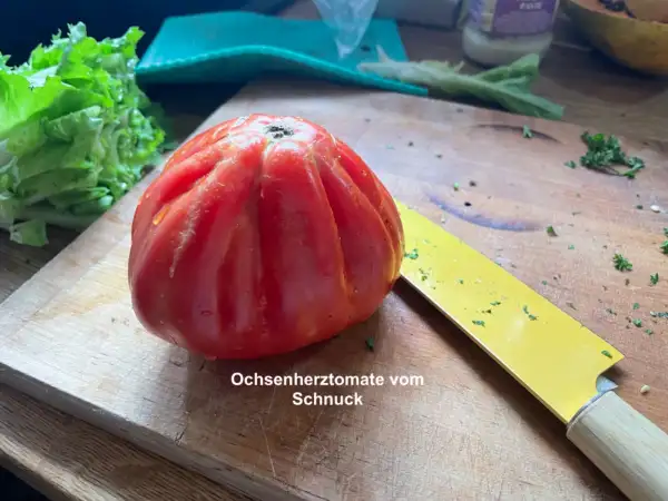 Tomaten: Core du Boef rot - riesig, Freiland