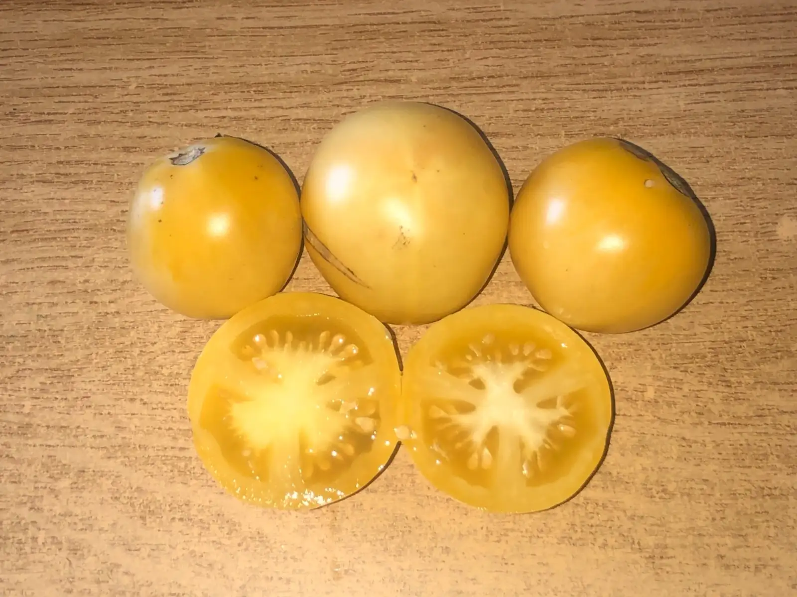 Tomaten: Huang Se Chieh
