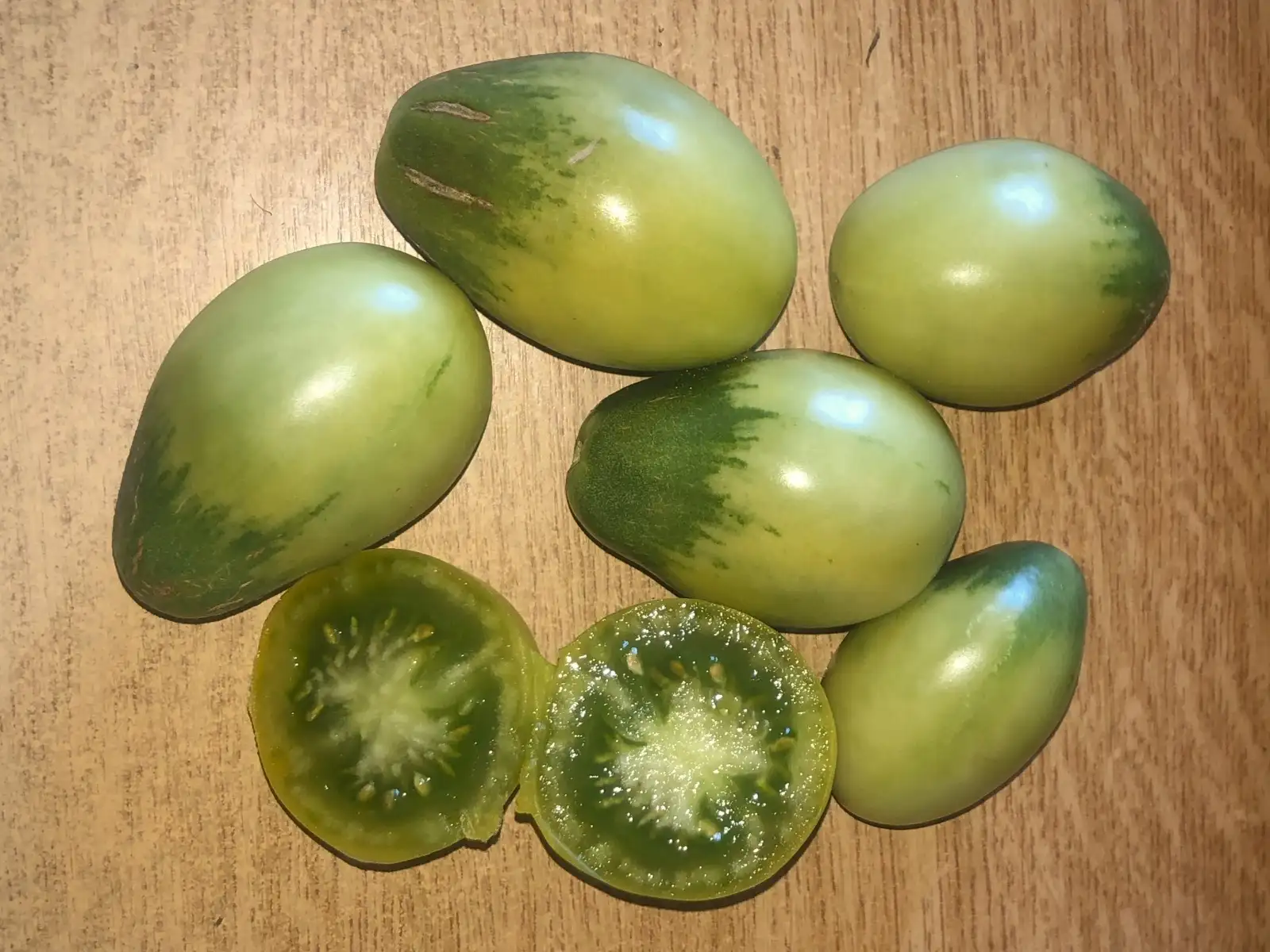 Tomaten: Izumrudnaya Grusha