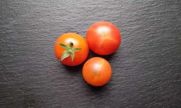 Tomaten: Rainbow Cherry